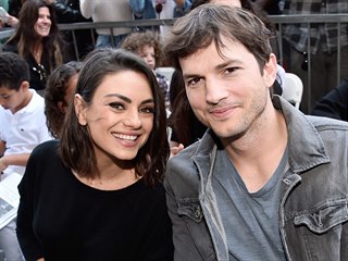 Mila Kunisová a Ashton Kutcher (Hollywood, 3. května 2018)