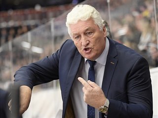 Trenér české hokejové reprezentace Miloš Říha během zápasu se Švédskem