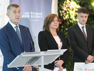 Premiér Andrej Babiš, ministryně financí Alena Schillerová, šéf SŽDC Jiří...