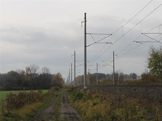 Zloději kovů kradli na železniční trati v Suchdole.