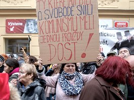 Lidé na Národní tíd v Praze vypískali Andreje Babie, Jana Hamáka i Václava...