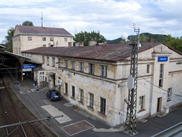 Nejist� stav zp�sobil postupn� ch�tr�n� objektu, kter� se stal nes�etn�kr�t...