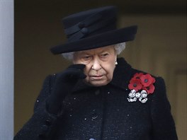 Britská královna Alžběta II. při připomínce oběti první světové války u...