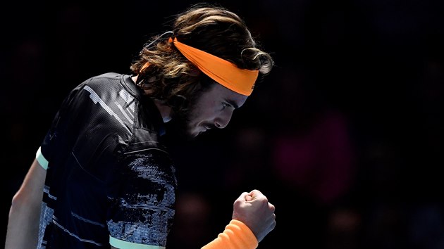 Stefanos Tsitsipas oslavuje spn der na Turnaji mistr.