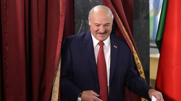Volit piel i blorusk prezident Alexandr Lukaenko. (17. listopadu 2019)