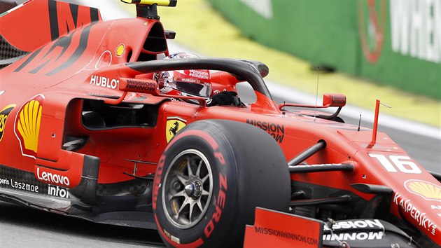 Charles Leclerc z Ferrari bhem kvalifikace na Velkou cenu Brazlie formule 1.