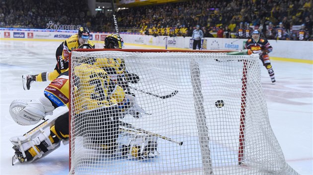 Glman Litvnova Jaroslav Janus inkasuje gl v utkn proti Spart.