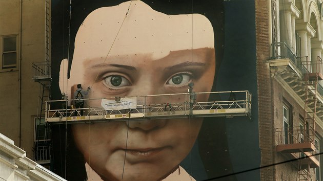V San Franciscu vznik obrovsk nstnn malba s podobiznou vdsk ekologick aktivistky Grety Thunbergov. (8. listopadu 2019)