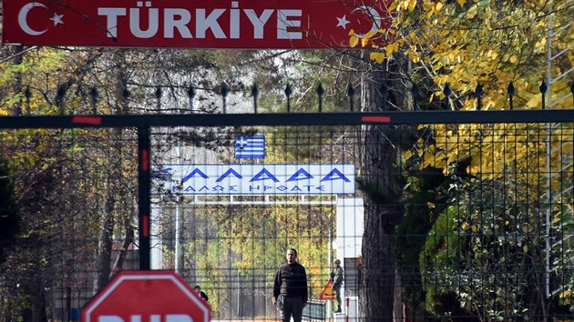 Amerian vyhotn z Turecka strvil ti dny na zem nikoho mezi Tureckem a eckem. (11. listopadu 2019)