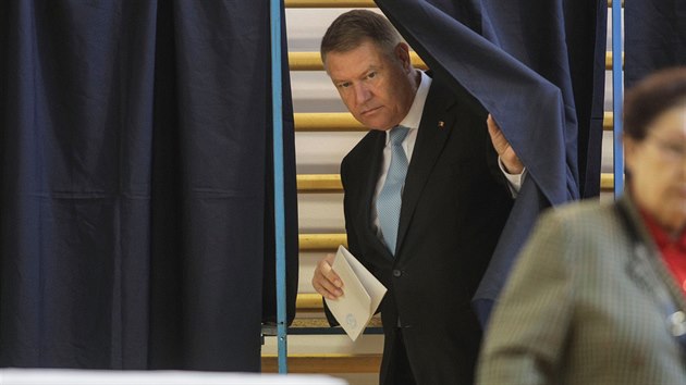 Souasn rumunsk prezident Klaus Iohannis pichz volit. (10. listopadu 2019)