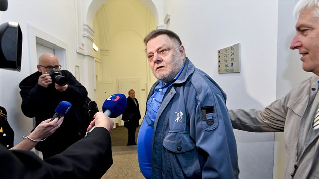 Obalovan Zbynk Dudek na chodb Obvodnho soudu pro Prahu 1  (12. listopadu 2019)