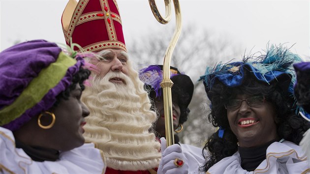 Proti tradinmu pomocnkovi Mikule se v Nizozem stle vce ozvaj odprci. Oponenti tvrd, e Zwarte Piet podporuje rasistick stereotypy.