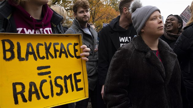 Demonstrace proti tradinmu pomocnkovi Mikule v Nizozem.