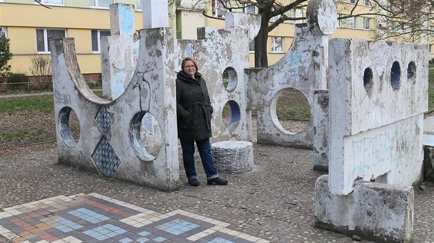 Lenka Hájková vystudovala fakultu architektury
na Technické univerzitě v Liberci a kulturně historickou regionalistiku na ústecké univerzitě.