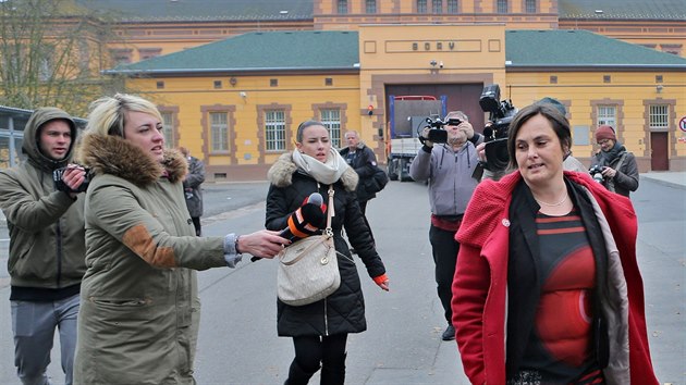 Advoktka bvalho fotbalisty Tome epky Natlie Navrtilov odchz z borsk vznice. (11. 11. 2019)