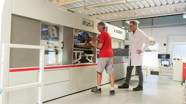 Firma Cardbox Packaging Z�dve�ice vyr�b� kartonov� obaly na potraviny.