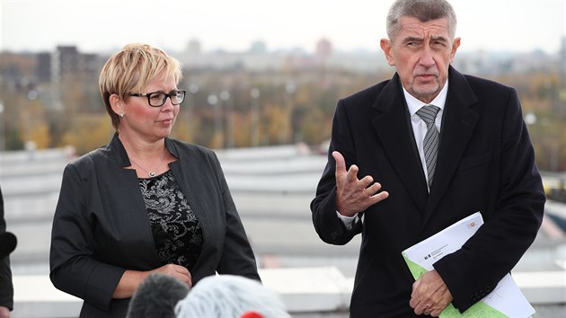 Premir Andrej Babi (ANO) si prohldl arel hlavnho tdicho stediska esk poty v praskch Maleicch, kde by mohla stt vldn tvr. (15. 11. 2019)