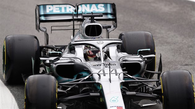 Lewis Hamilton z Mercedesu pi trninku na Velkou cenu Brazlie