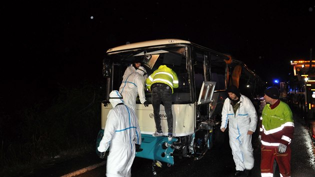 Autobus se u slovensk Nitry stetl s nkladnm autem pevejcm kamen,...