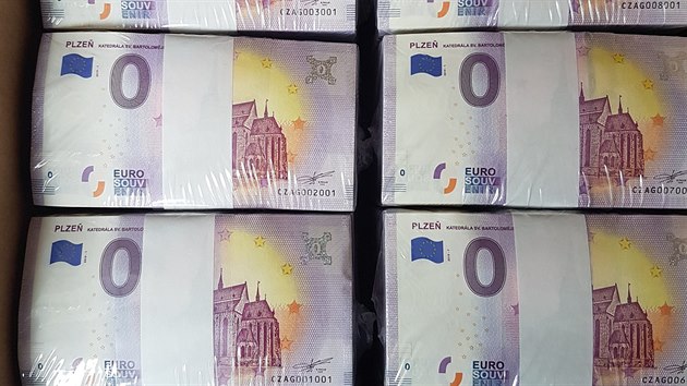 Plzeň má svoji eurobankovku. Prodávat se začne v neděli 17. listopadu. K dispozici bude 10 tisíc kusů.