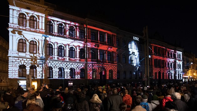 Videomapping Akademie vd R pedvedla v rmci Festivalu Tden vdy a techniky. Projekce nazvan Listopad 1989: Cestou k demokracii v rychlm sledu provedla divky klovmi udlostmi eskoslovenskch a eskch djin po roce 1945 s drazem na domc a mezinrodn dn v listopadu a v prosinci 1989. (16. listopadu 2019)