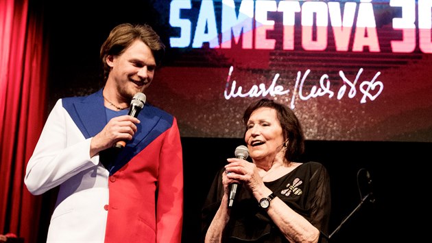 Vojtěch Dyk a Marta Kubišová ve vyprodané Lucerně. Dyk zazpíval také píseň Lady Carneval známou v podání Karla Gotta. (16. listopadu 2019)