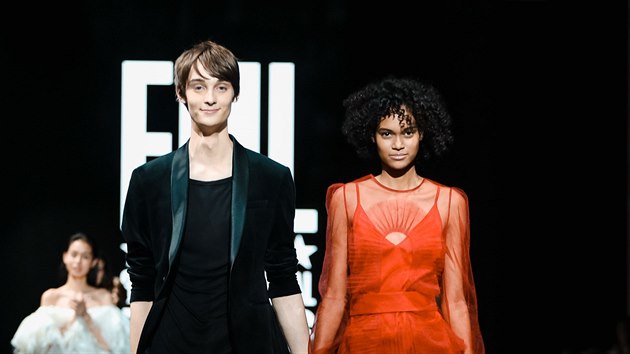 Vtzov svtovho finle Elite Model Look 2019 Andrej Chamula ze Slovenska a Yireh Fernanda z Dominiknsk republiky