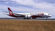 Boeing 787-9 Dreamliner při přistání v Sydney po nejdelším přímém letu v...