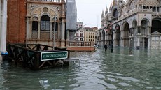 Benátky postihly nejhorí záplavy od roku 1966, voda stoupla a do výky 187...