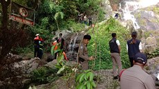 Francouzský turista zemel v Thajsku po pádu z vodopádu, kdy si chtl poídit...