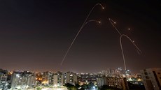 Izraelský protiraketový systém sestelil nkolik raket smujících z pásma...