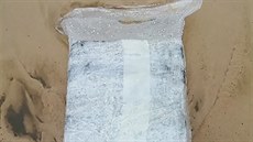 Na plái u francouzského Capbretonu se objevily balíky s kokainem. (11....