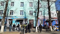 Student úto�il na stavební �kole ve východoruském Blagov��ensku. (14....