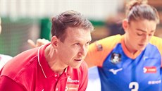 Olomoucký trenér Petr Zapletal uděluje pokyny svým svěřenkyním během zápasu...