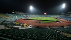 Pohled na prázdný bulharský stadion bhem zápasu domácího výbru proti eskému...