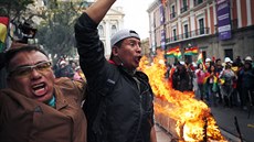 Krátce po rezignaci bolivijského prezidenta Evo Moralese propukly v metropoli...