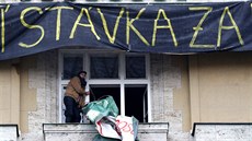 Studenti Filozofické fakulty UK v Praze vyhlásili v úterý ráno okupaní stávku...