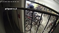 Recidivista z Hradce Králové kradl bicykly z koláren dom