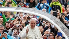Pape Frantiek udílí ve Vatikánu generální audienci. Úastní se jí i etí...