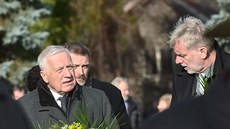 Na pohřeb přijel i bývalý prezident Václav Klaus.