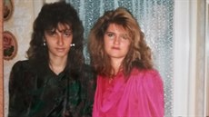 První foto - sestřenky připraveny na diskotéku v roce 1992, móda kalhoty tzv....