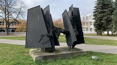 Ve ve�ejném prostoru stále stojí n�kolik um�leckých d�l z doby normalizace. 