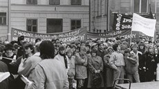 Shromáždění občanů na náměstí Míru (dnes Masarykovo náměstí) ve Znojmě při...