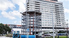 Cyklov slouila u hradeckého nádraí, ale roku 2019 ustoupila chystané demolici hotelu. Snímek je z roku 2014.