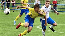 Záložník Daniel Přerovský (v bílém ze zápasu proti Zlínu B) se zařadil mezi...
