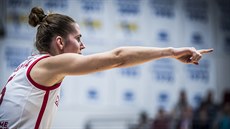 Česká basketbalistka Romana Hejdová usměrňuje spoluhráčky.
