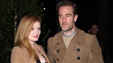 James Van Der Beek a jeho manelka Kimberly (West Hollywood, 17. prosince 2016)