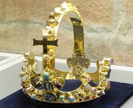 Kopie koruny Karla IV., jde o korunu ímského krále.