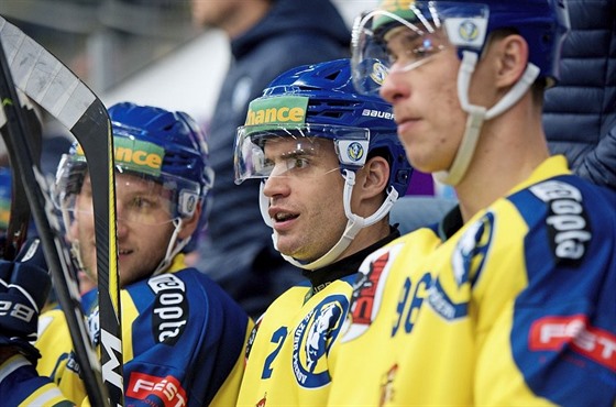 Josef Hrabal (uprostřed) v přerovském klubu s hokejem začínal, nyní ve 34...