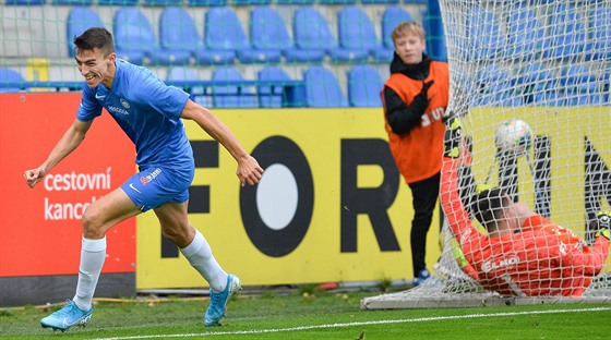 Petar Musa z Liberce se raduje z gólu v utkání se Zlínem.